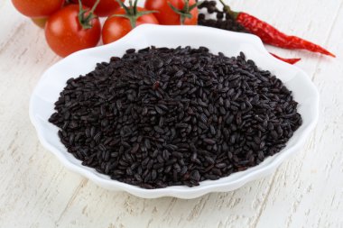 Ham siyah yabani pirinç