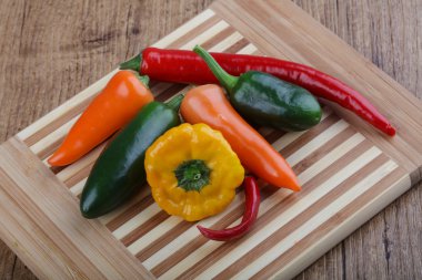 Taze olgun biber karışımı