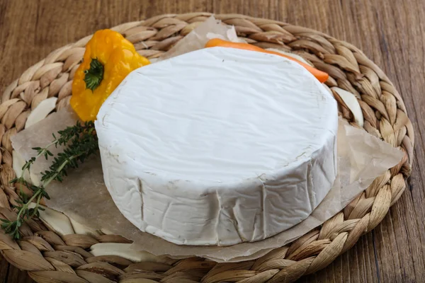 Delicioso queijo camembert — Fotografia de Stock