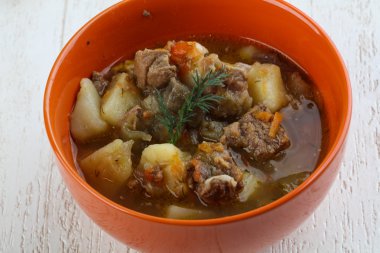 Sıcak işkembe çorbası