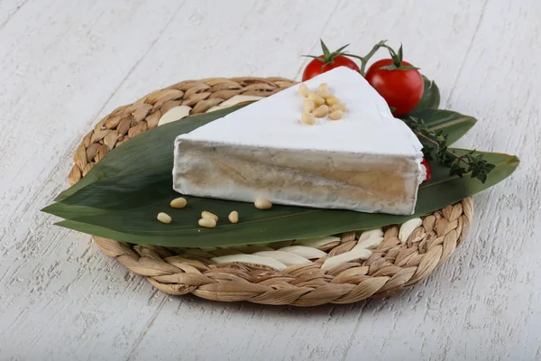 Gustoso formaggio Brie — Foto Stock