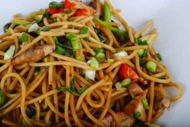 Deniz ürünleri ile Asya makarna