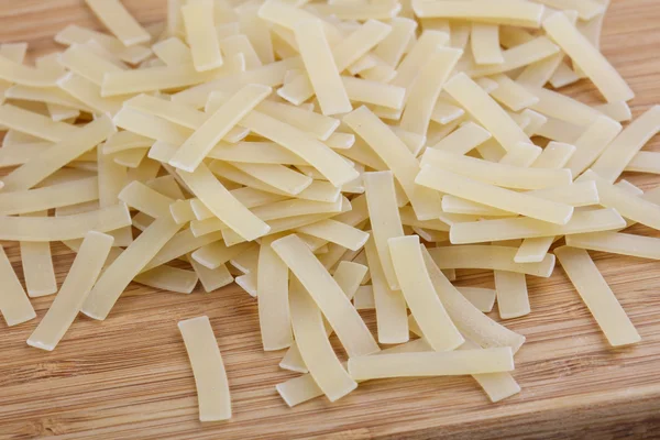 Pişmemiş makarna yığın