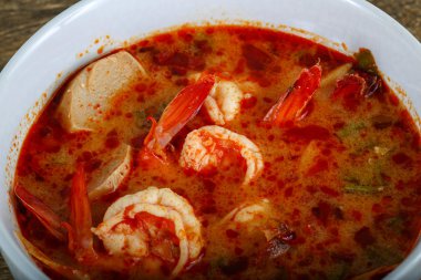 Geleneksel Tom yam çorbası