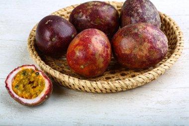 Tatlı tropikal tutku meyve