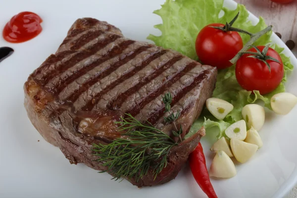 Gegrilde ribeye biefstuk — Stockfoto