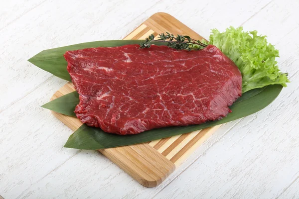 Surowy stek wołowy — Zdjęcie stockowe