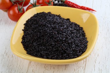 Ham siyah yabani pirinç