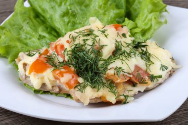 Kaplı et peynir ve domates