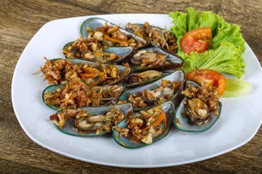 Taze midye sarımsak ile