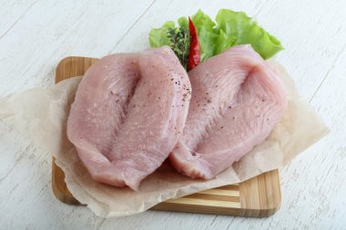 çiğ hindi göğsü