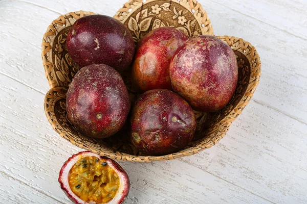 Dulce fruta tropical de la pasión — Foto de Stock