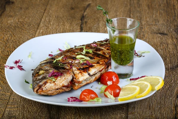 Pesce alla griglia Dorado — Foto Stock