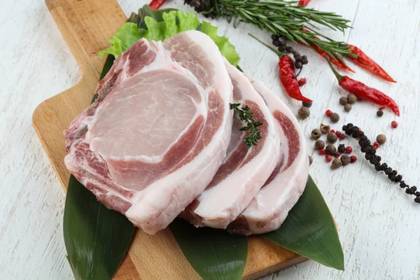 Filete crudo de hueso de cerdo — Foto de Stock