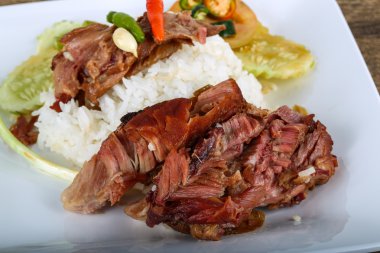 Pirinç lezzetli domuz eti