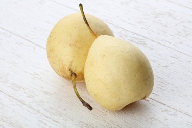 İki sarı Çince armut