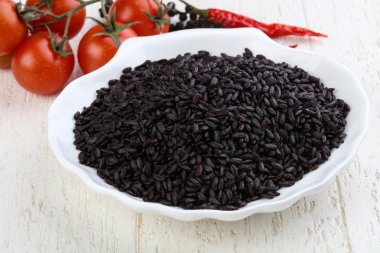 Ham siyah yabani pirinç