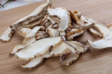 Kurutulmuş Asya mantar