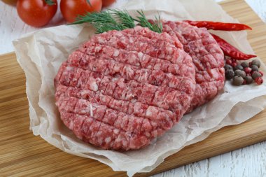 Çiğ burger pirzola