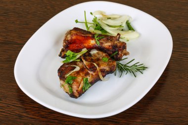 Izgara domuz pirzolası.