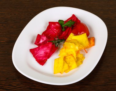 Kırmızı ve sarı lahana turşusu