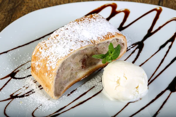 Taze tatlı Strudel