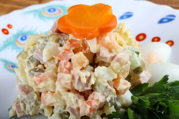 Знаменитый русский салат — стоковое фото