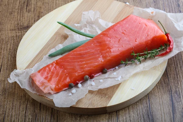 Филе лосося с солью — стоковое фото