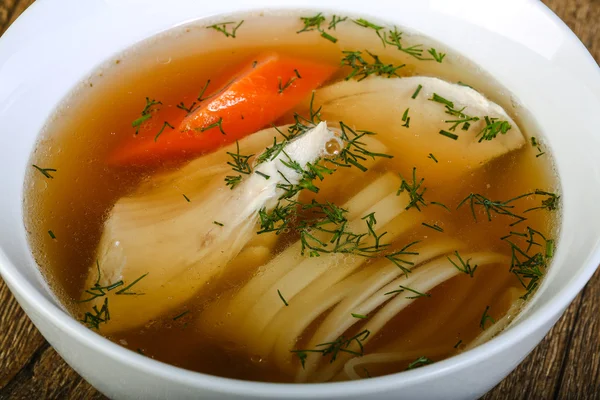 Sopa de pollo con fideos —  Fotos de Stock