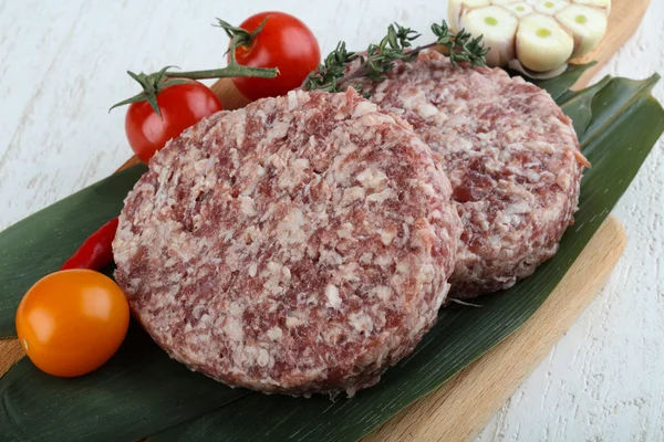 RAW burger kotletter — Stockfoto