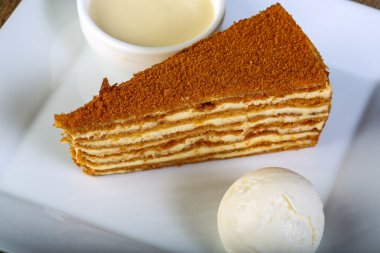 Tatlım pasta dondurma ile