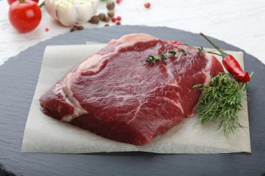 çiğ antrikot biftek