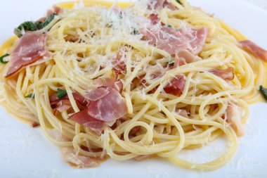 lezzetli makarna carbonara