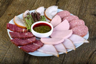 lezzetli dilimlenmiş sosis