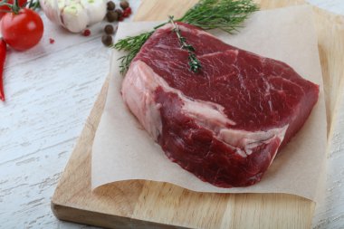 çiğ antrikot biftek