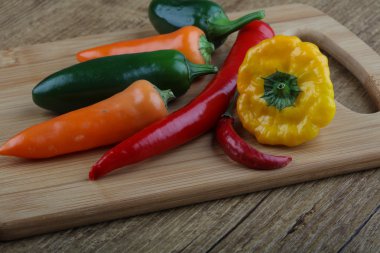 Taze olgun biber karışımı