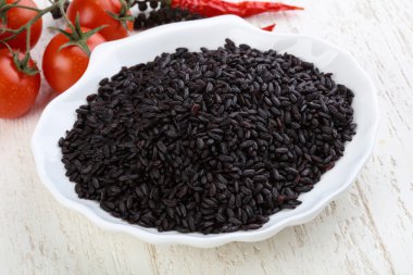 Ham siyah yabani pirinç