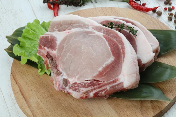 Filete crudo de hueso de cerdo — Foto de Stock