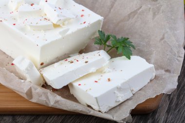 beyaz peynir ile baharat