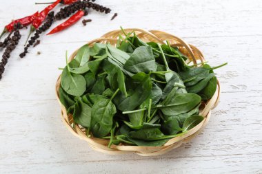 Olgun taze ıspanak yaprakları