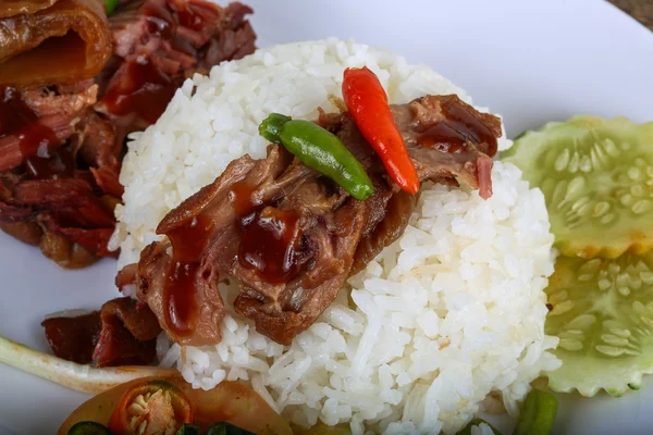 Daging babi rebus dengan nasi — Stok Foto