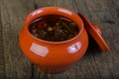 sıcak çorba tencerede