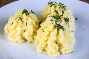 Dereotu ile püre patates