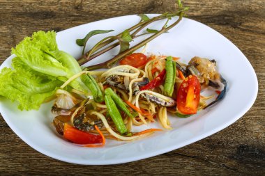 Tay baharat Yengeç Salatası