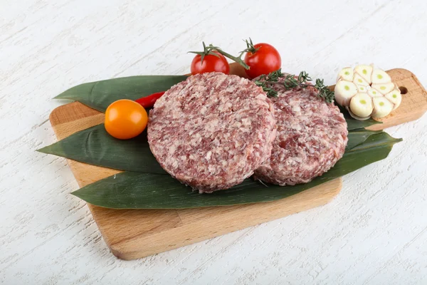 RAW burger kotletter — Stockfoto