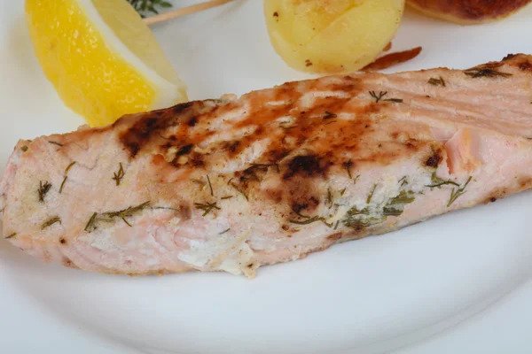 Delizioso salmone al forno — Foto Stock