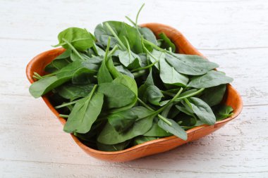 Olgun taze ıspanak yaprakları