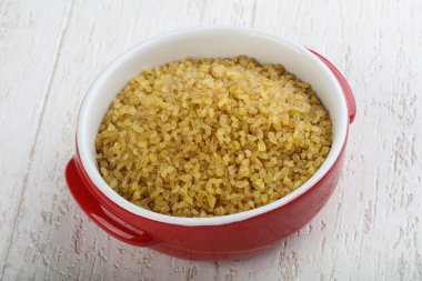 Ham bulgur yemek pişirmek için hazır
