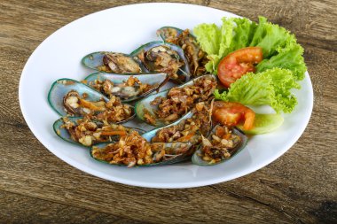 Taze midye sarımsak ile