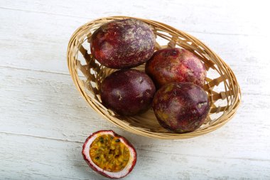 Tatlı tropikal tutku meyve